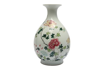 Lot 591 - A CHINESE FAMILLE ROSE 'BLOSSOMS' BOTTLE VASE.