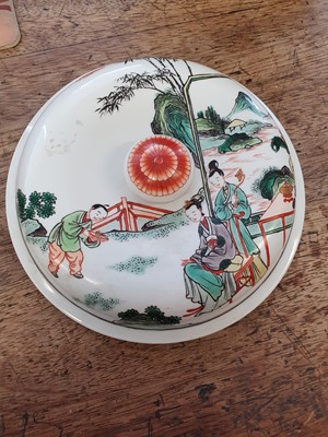 Lot 446 - A CHINESE FAMILLE VERTE JAR AND COVER.