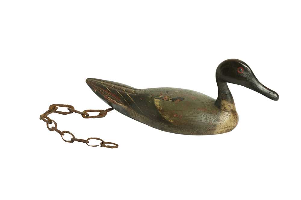 Lot 381 - AN EARLY 20TH CENTURY PAINTED DECOY DUCK
