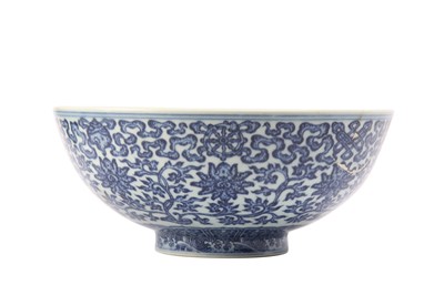 Lot 955 - A LARGE CHINESE BLUE AND WHITE ‘BAJIXIANG’ BOWL.
