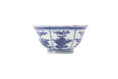Lot 839 - A CHINESE BLUE AND WHITE TEA BOWL.