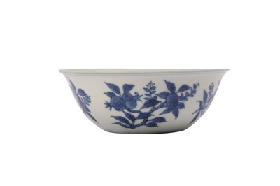 Lot 615 - A CHINESE BLUE AND WHITE TEA BOWL.