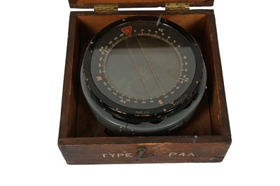 Lot 393 - A WWII ERA AIRCRAFT COMPASS IN BOX, TYPE P4A