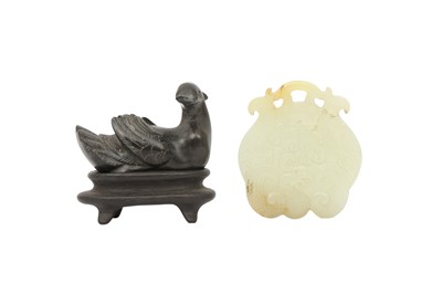 Lot 619 - A CHINESE PALE CELADON JADE 'PHOENIX' PENDANT, TOGETHER WITH A BLACK HARDSTONE CARVING OF A DUCK.