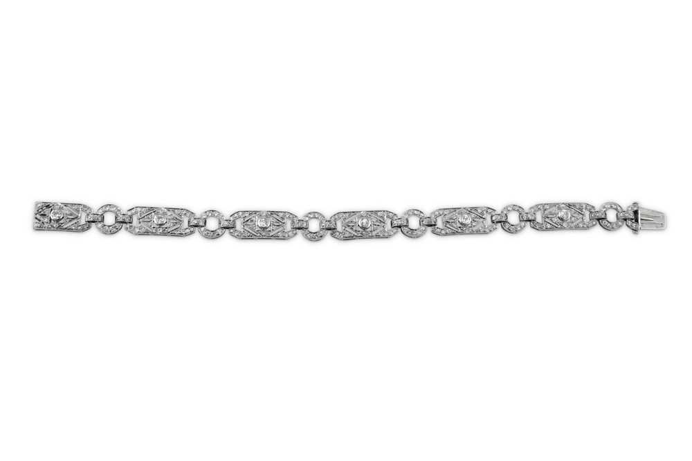 Lot 109 - An Art Deco diamond bracelet, circa 1925