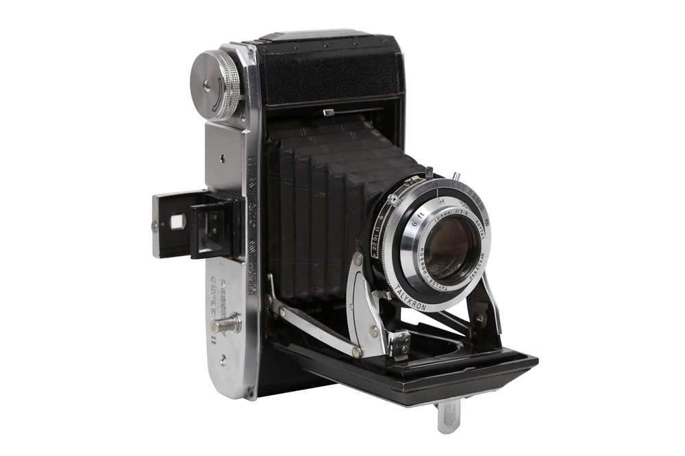 Lot 206 - A Kershaw Curlew-III Folding Camera
