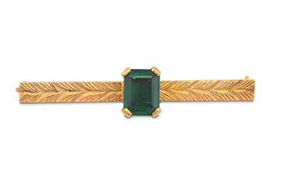 Lot 182 - A green garnet doublet bar brooch, circa 1955