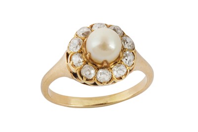 Lot 181 - A pearl and diamond cluster ring
