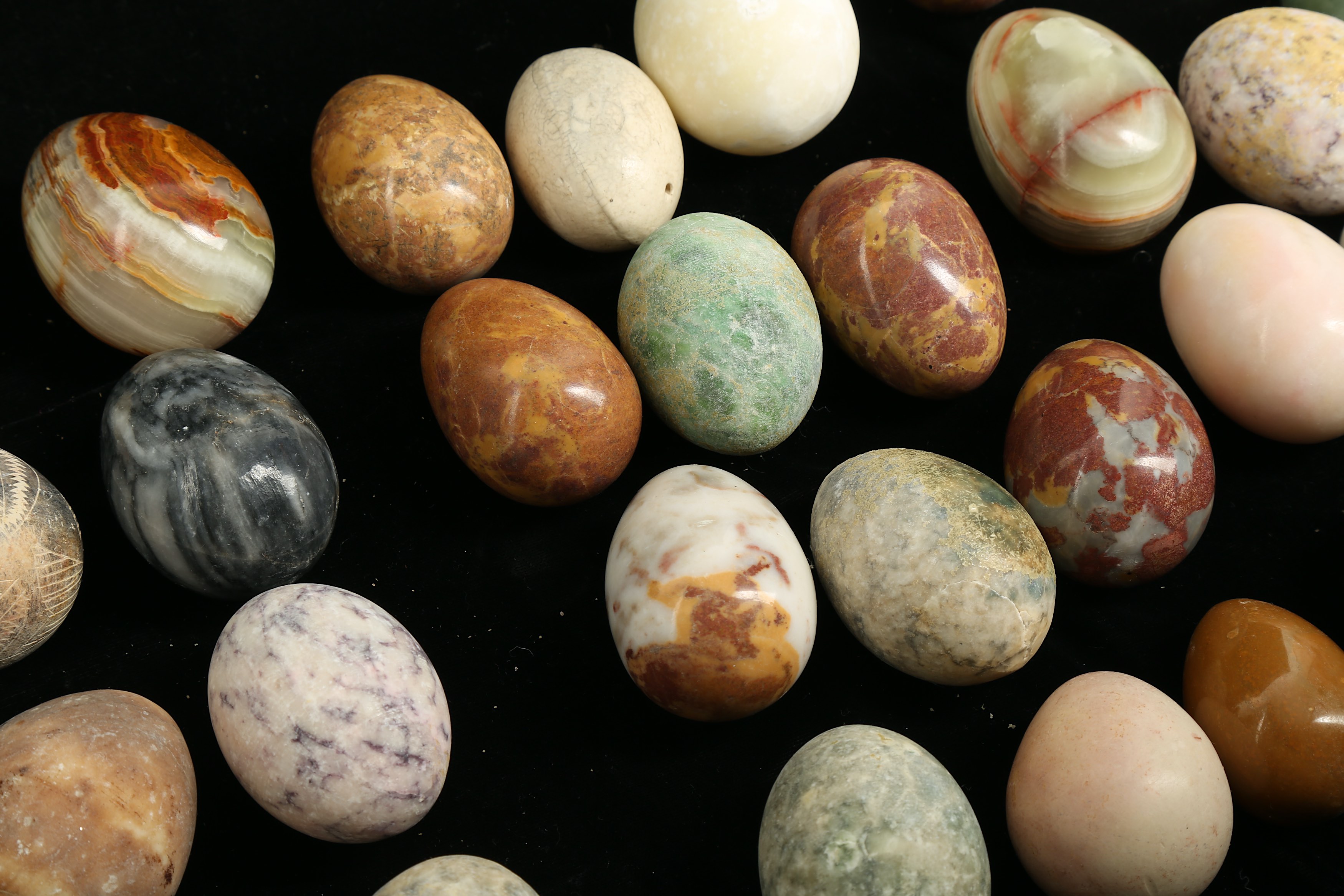 Lot 275 FIFTY SPECIMEN MARBLE EGGS