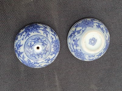 Lot 88 - A SMALL CHINESE CIRCULAR BLUE AND WHITE BOX AND COVER.