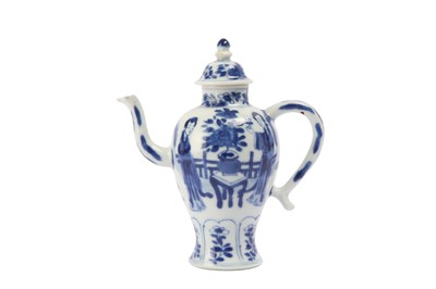Lot 253 - A CHINESE BLUE AND WHITE EWER AND COVER.