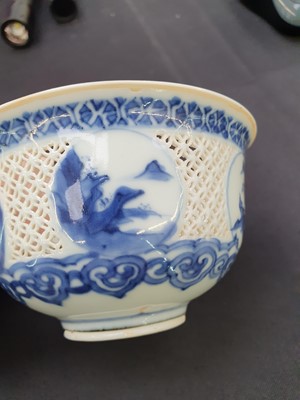 Lot 164 - A CHINESE BLUE AND WHITE RETICULATED BOWL.