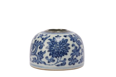 Lot 466 - A CHINESE BLUE AND WHITE BEEHIVE-SHAPED WATERPOT.