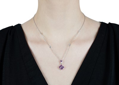 Lot 79 - A pink sapphire and diamond necklace