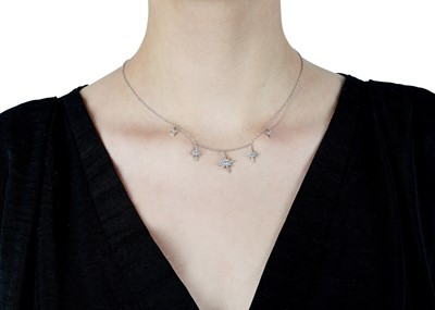 Lot 37 - A diamond star necklace