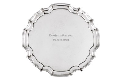 Lot 414 - A George V sterling silver small salver, Sheffield 1927 by James Dixon and Sons