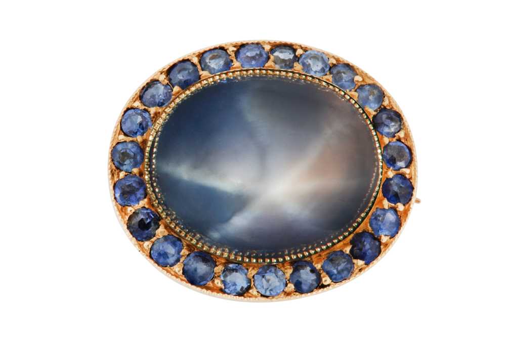 Lot 40 - A sapphire and star sapphire brooch, late 19th / early 20th century