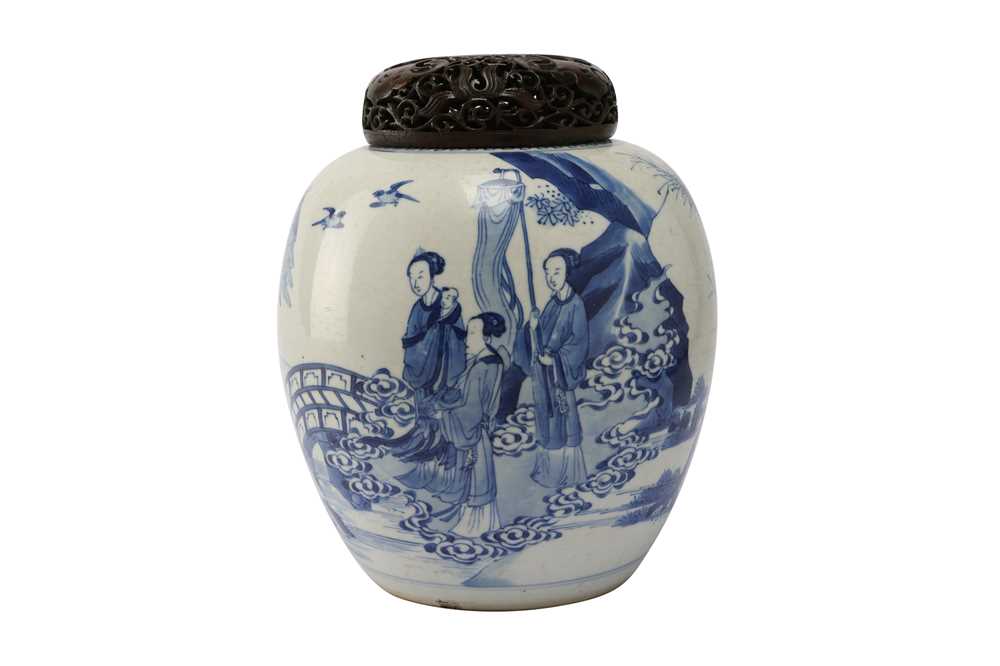 Lot 442 - A CHINESE BLUE AND WHITE JAR.