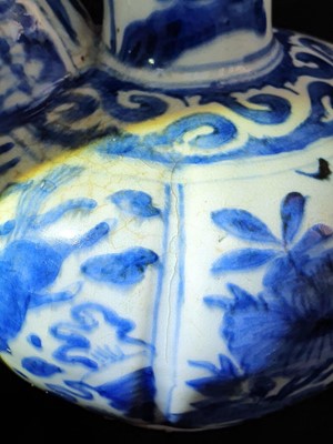 Lot 591 - A CHINESE BLUE AND WHITE KRAAK PORCELAIN KENDI.