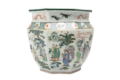 Lot 680 - A CHINESE FAMILLE VERTE OCTAGONAL 'EIGHT IMMORTALS' FISHBOWL.
