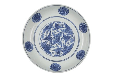 Lot 272 - A CHINESE BLUE AND WHITE 'CRANES' CHARGER.