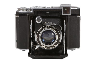 Lot 101 - A Zeiss Ikon Super Ikonta 532/16 Folding Rangefinder Camera