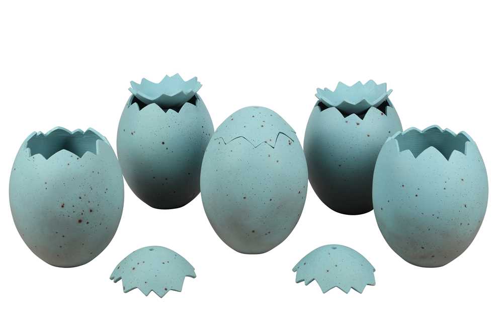 Lot 564 - EL TALLER DE PINERO, SPAIN, A SET OF FIVE EGG SHAPED BOXES AND COVERS, 21ST CENTURY