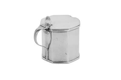 Lot 470 - A George III sterling silver mustard pot, London 1794 by Robert Hennell I (reg. 30th May 1772)
