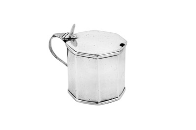 Lot 470 - A George III sterling silver mustard pot, London 1794 by Robert Hennell I (reg. 30th May 1772)