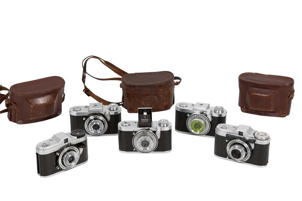 Lot 324 - A Selection of Zeiss Ikon Cameras