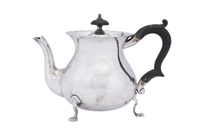 Lot 416 - An Edwardian sterling silver bachelor teapot, Chester 1903 by Stokes & Ireland Ltd