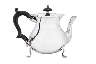 Lot 416 - An Edwardian sterling silver bachelor teapot, Chester 1903 by Stokes & Ireland Ltd