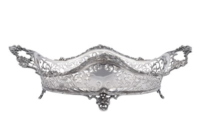 Lot 409 - A George VI sterling silver fruit basket, Sheffield 1949 by James Dixon and Sons