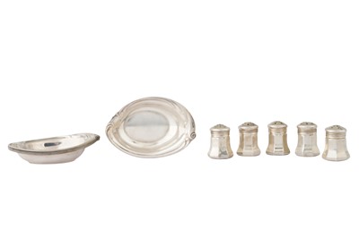 Lot 280 - A SET OF FIVE AMERICAN STERLING SILVER PEPPERETES, BY CARTIER