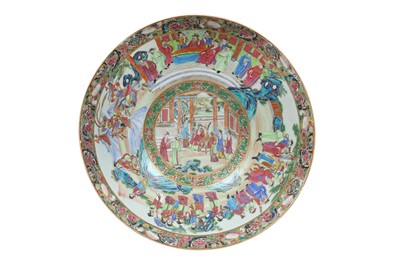 Lot 162 - A LARGE CHINESE FAMILLE ROSE CANTON PUNCHBOWL.