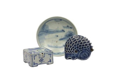 Lot 345 - TWO KOREAN PORECELAIN WATER DROPPERS AND A DISH.