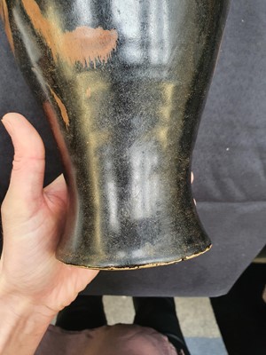Lot 543 - A CHINESE BLACK-GLAZED CIZHOU-STYLE VASE, MEIPING.