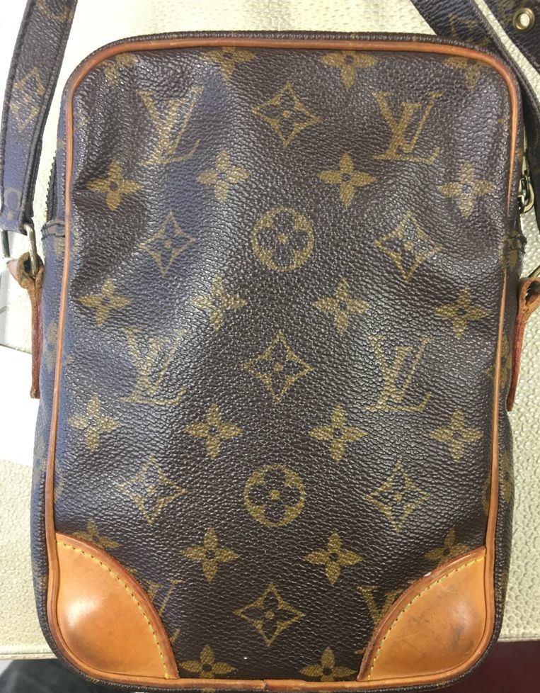 Lot 403 - LOUIS VUITTON MONOGRAM DANUBE CROSSBODY BAG