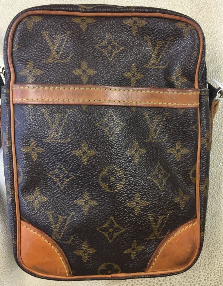 Lot 403 - LOUIS VUITTON MONOGRAM DANUBE CROSSBODY BAG