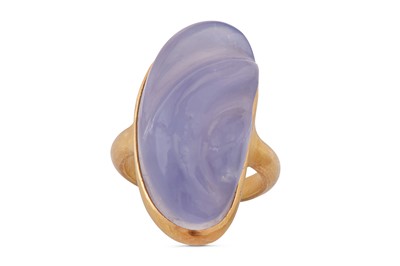 Lot 158 - A blue chalcedony dress ring
