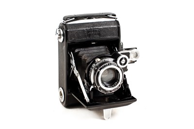 Lot 189 - A Zeiss 'Baby' Super Ikonta & Other Folding Cameras.