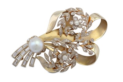 Lot 167 - A cultured pearl and diamond brooch