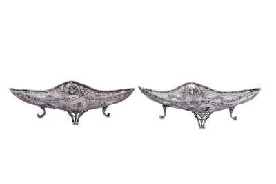 Lot 88 - A pair of late 19th / early 20th century German silver dishes, Hanau circa 1900 by Storck & Sinsheimer (active 1874-1926)