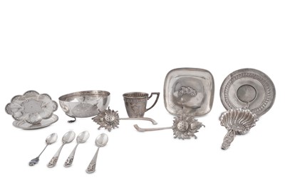 Lot 599 - A MIXED GROUP OF SILVER INCLUDING A 20TH CENTURY CYPRIOT BOWL