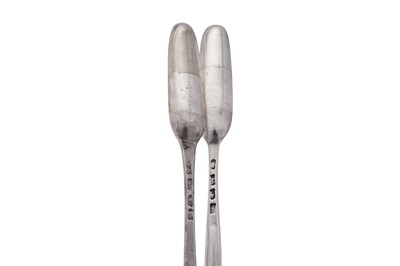 Lot 324 - An early George III sterling silver marrow scoop, London 1761 by WT script, probably William Tant