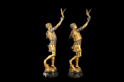 Lot 129 - AFTER MARCEL DEBUT (FRENCH, 1865-1933): A LARGE PAIR OF 20TH CENTURY GILT AND SILVERED BRONZE FIGURES OF FALCONERS