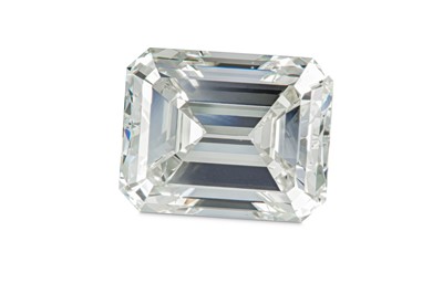 Lot 108 - A diamond single-stone ring