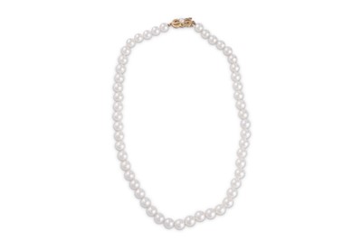 Lot 630 - A CULTURED PEARL NECKLACE, BY MIKIMOTO