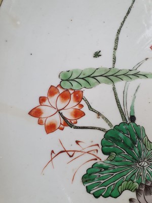 Lot 169 - A CHINESE FAMILLE VERTE 'LOTUS POND' CHARGER.