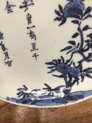 Lot 97 - A CHINESE BLUE AND WHITE 'BIRD AND FLOWERS' DISH.